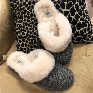 UGG slippers-LIKE NEW